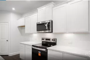 386 Monterey Loop, Richmond Hill, GA 31324 - Photo 3