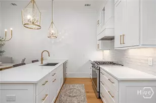 304 W 38th St, Savannah, GA 31401 - Photo 9