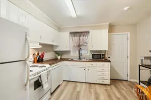 325 Manor Dr, Savannah, GA 31404 - Photo 5