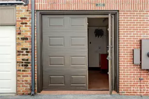 220 E State St, Savannah, GA 31401 - Photo 7