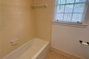 139 E 55th St, Savannah, GA 31406 - Photo 11