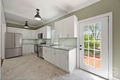 629 E 38th Street, Savannah, GA 31401 - Photo 9