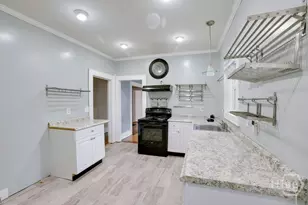 404 E 40th St, Savannah, GA 31401 - Photo 11