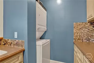 105 W Oglethorpe Ave, Savannah, GA 31401 - Photo 13