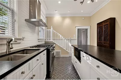 121 E 36th Street, Savannah, GA 31401 - Photo 15