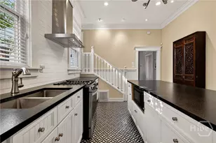 121 E 36th St, Savannah, GA 31401 - Photo 15
