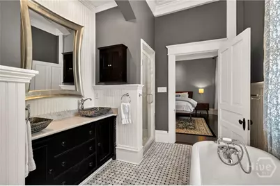 121 E 36th Street, Savannah, GA 31401 - Photo 25