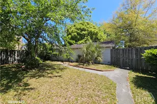 2010 Bolling St, Savannah, GA 31404 - Photo 7