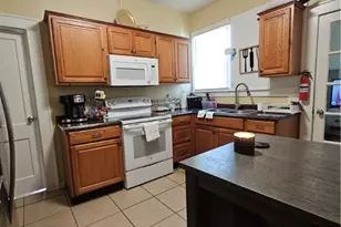 2010 Bolling St, Savannah, GA 31404 - Photo 5