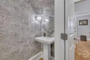 621 Tattnall St, Savannah, GA 31401 - Photo 17