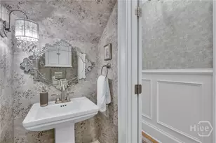 621 Tattnall St, Savannah, GA 31401 - Photo 15
