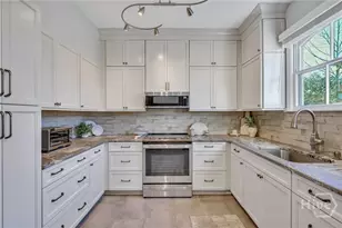 621 Tattnall St, Savannah, GA 31401 - Photo 25
