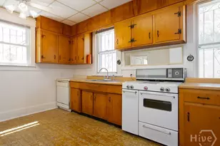 1301 E 38th St, Savannah, GA 31404 - Photo 9