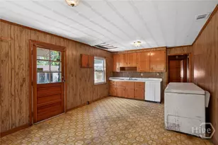 2107 Hawthorne St, Savannah, GA 31404 - Photo 9