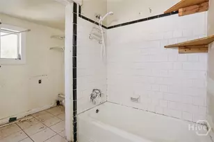 630 E 40th St, Savannah, GA 31401 - Photo 17
