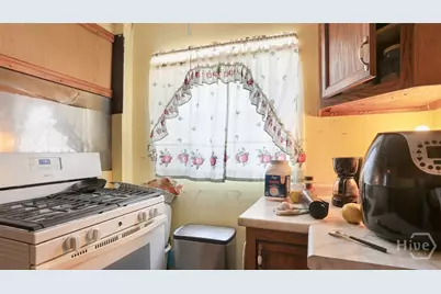 223 W 38th Street, Savannah, GA 31401 - Photo 15
