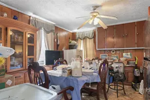 223 W 38th St, Savannah, GA 31401 - Photo 13