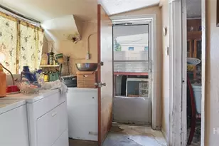223 W 38th St, Savannah, GA 31401 - Photo 17