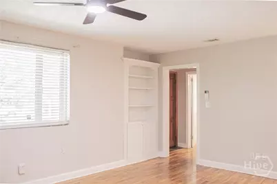 135 E Derenne Avenue, Savannah, GA 31405 - Photo 5