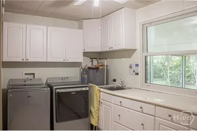 135 E Derenne Avenue, Savannah, GA 31405 - Photo 13