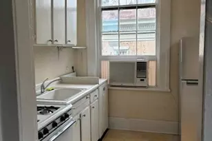 124 E Harris St, Savannah, GA 31401 - Photo 5