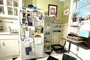 210 E State St, Savannah, GA 31401 - Photo 11