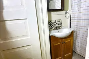 210 E State St, Savannah, GA 31401 - Photo 13