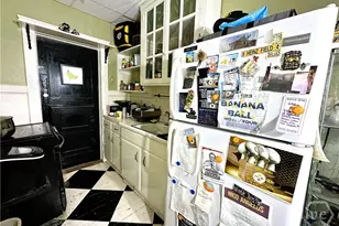 210 E State St, Savannah, GA 31401 - Photo 9