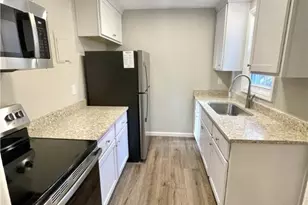 1813 E 39th St, Savannah, GA 31404 - Photo 3