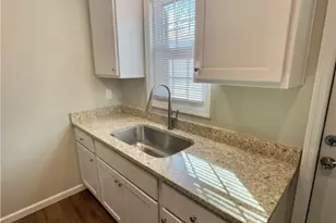 1813 E 39th St, Savannah, GA 31404 - Photo 5