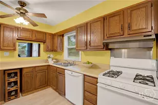 2206 Jordan Dr, Savannah, GA 31404 - Photo 9