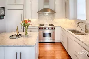 316 E State St, Savannah, GA 31401 - Photo 9
