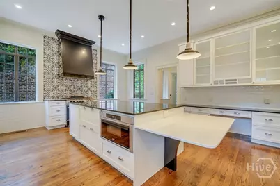 302 E 46th Street, Savannah, GA 31405 - Photo 23