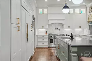 2 Hawkins Ln, Savannah, GA 31411 - Photo 11