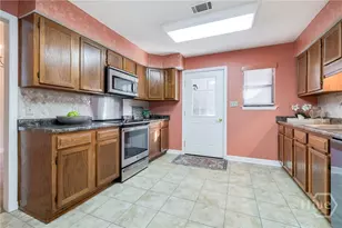 122 B C Smith Ave, Savannah, GA 31408 - Photo 11