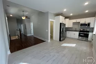 213 W 39th St, Savannah, GA 31401 - Photo 11