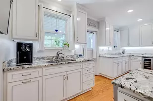 709 E 52nd St, Savannah, GA 31405 - Photo 21