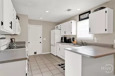 117 Chapel Drive, Savannah, GA 31406 - Photo 9