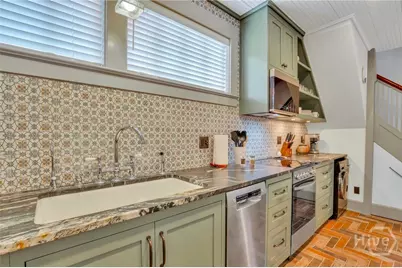 410 1/2 E Victory Drive #Carriage House, Savannah, GA 31405 - Photo 9