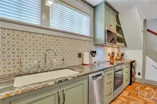 410 1/2 E Victory Dr, Savannah, GA 31405 - Photo 9
