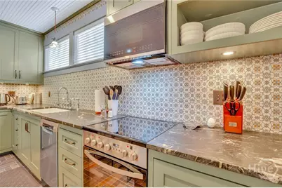 410 1/2 E Victory Drive #Carriage House, Savannah, GA 31405 - Photo 7