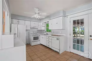 10 Port Royal Dr, Savannah, GA 31410 - Photo 11
