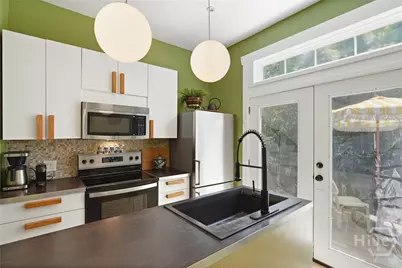 205 E 39th Street, Savannah, GA 31401 - Photo 13