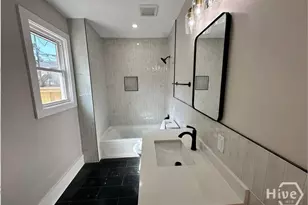 221 W Duffy St, Savannah, GA 31401 - Photo 11