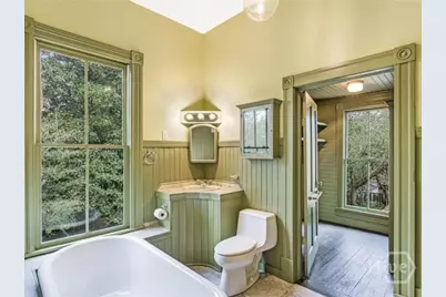 212 W 40th Street, Savannah, GA 31401 - Photo 15
