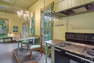 212 W 40th St, Savannah, GA 31401 - Photo 9