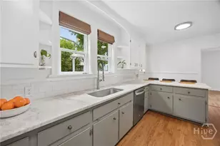 526 E 56th St, Savannah, GA 31405 - Photo 17