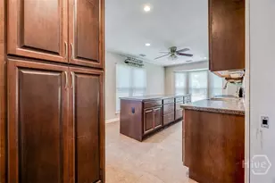 2 S Paxton Dr, Savannah, GA 31406 - Photo 11