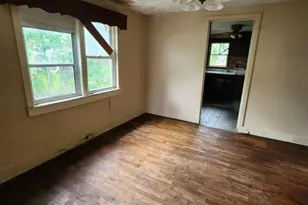 908 Bowden St, Savannah, GA 31415 - Photo 3