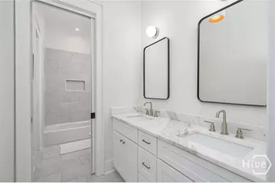 216 W 43rd Street, Savannah, GA 31401 - Photo 11